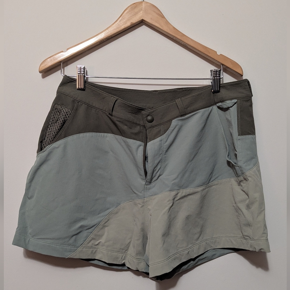 Stylish Women's Multi-Tone Shorts